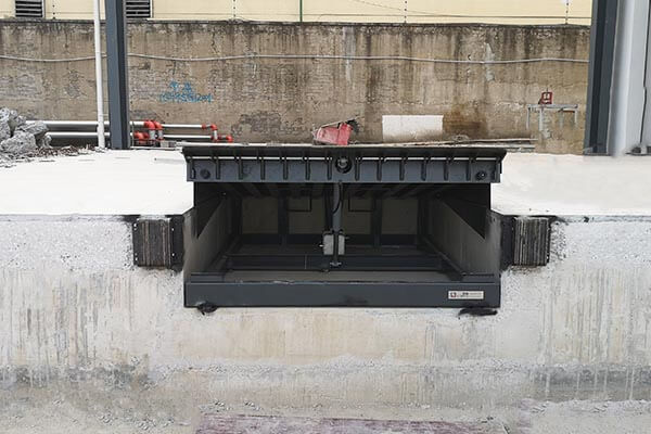 月台与装卸货平台：现代物流效率提升的核心设施插图