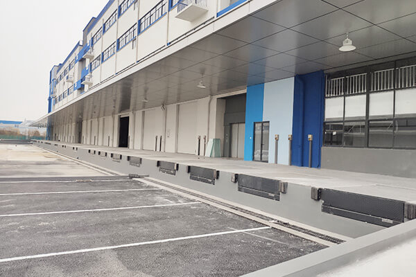 南京先声药业仓库:提高效率的液压装卸货平台缩略图 南京先声药业仓库:提高效率的液压装卸货平台缩略图