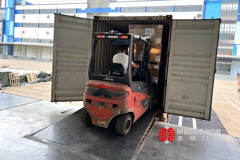 可以提升工厂出货效率的设备——液压装卸货平台插图1 可以提升工厂出货效率的设备——液压装卸货平台插图1