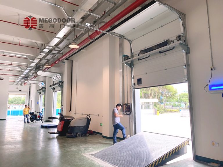 工厂仓库怎么防蚊虫:提升门+伸缩平台+风幕机+灭蚊灯缩略图 工厂仓库怎么防蚊虫:提升门+伸缩平台+风幕机+灭蚊灯缩略图